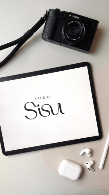 Ein paar Linien, bisschen Feinschliff – und zack, fertig ist das Logo.✍️ (Wenn’s doch wirklich so fix gehen würde 😉) #logodesign #beforeandafter #comingsoon #staytuned #mietstudio